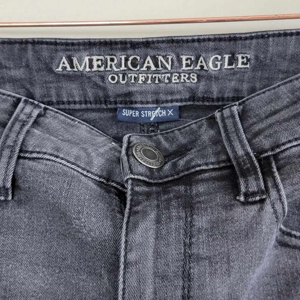 American Eagle Hi Rise Jegging Skinny Jeans Distressed Chewed Raw Black AE 4